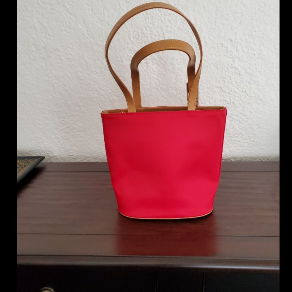 RED VINYL TOTE